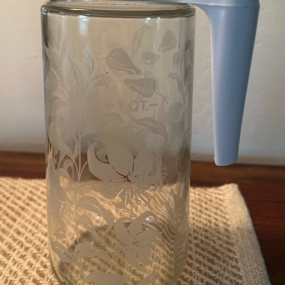 1970’s Tang Glass 1 qt Pitcher Etched Floral White Lid - Picture 4 of 5